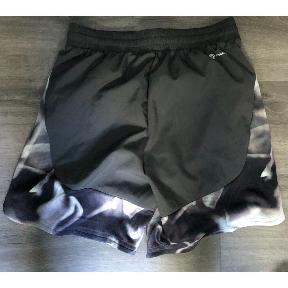 Men's Adidas Gray Shorts Size Small New with Tag B4